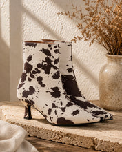 Load image into Gallery viewer, Cow Print Boots