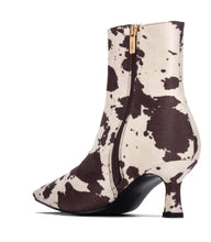 Load image into Gallery viewer, Cow Print Boots