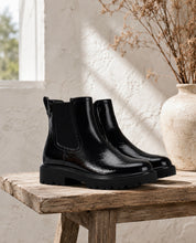 Load image into Gallery viewer, Chelsea Boots Black