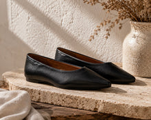 Load image into Gallery viewer, Pointed Ballerina Pumps Black