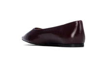 Load image into Gallery viewer, Pointed Ballerina Pumps Burgundy