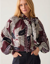 Load image into Gallery viewer, Summum Printed Bow Blouse
