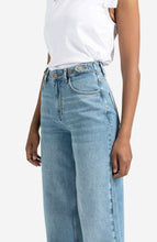 Load image into Gallery viewer, Yasmine Loose Fit Denim Jeans