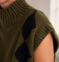 Load image into Gallery viewer, Mary Chunky Diamond Vest