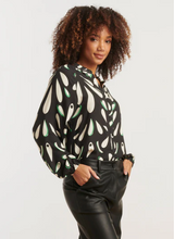 Load image into Gallery viewer, Sadie 25596 PRINT BLOUSE