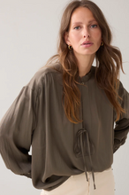 Load image into Gallery viewer, Summum Silky Green blouse