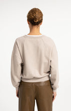 Load image into Gallery viewer, Sweatshirt with V-neck and woven collar