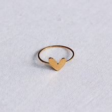 Load image into Gallery viewer, Stainless steel minimalist ring with heart - gold
