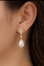 Load image into Gallery viewer, Celine Pearl Crystal Teardrop Pearl Earring
