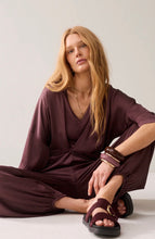 Load image into Gallery viewer, Summum Silky Deep Fig Top

