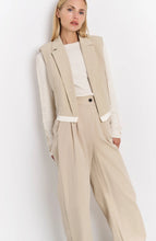 Load image into Gallery viewer, Yasmine Sleevless Cotton Jacket
