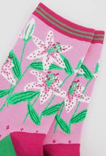 Load image into Gallery viewer, Sock Talk Flower Print Sock

