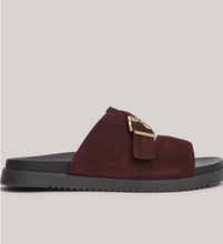 Load image into Gallery viewer, Summumm Deep Fig Sandals

