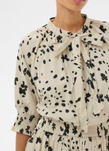 Load image into Gallery viewer, Part Two AlmeraPW Shirt Black Dot Flower
