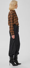 Load image into Gallery viewer, MEW Kendel Barrel Jean
