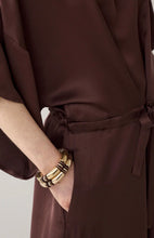 Load image into Gallery viewer, Summum Silky Dress Chocolate
