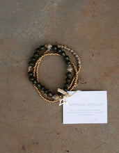 Load image into Gallery viewer, Paperchain Triple Star Bracelet

