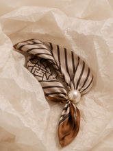 Load image into Gallery viewer, Grace Geometric Pearl Scarf
