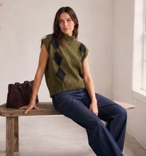 Load image into Gallery viewer, Mary Chunky Diamond Vest
