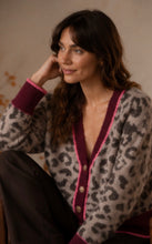 Load image into Gallery viewer, Annie Contrast Print Cardi Burgundy
