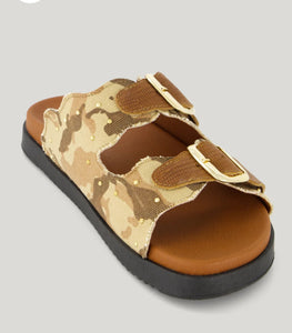 Selena Camo Slides