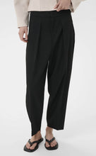 Load image into Gallery viewer, InWear CaddieIW Barrel Trouser Black

