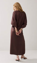 Load image into Gallery viewer, Summum Silky Dress Chocolate
