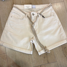 Load image into Gallery viewer, Para Mi Bobby Cream Shorts
