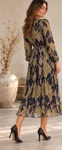 Load image into Gallery viewer, Willow Pleated Green Print Dress
