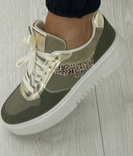 Load image into Gallery viewer, Kelly Green Trainers
