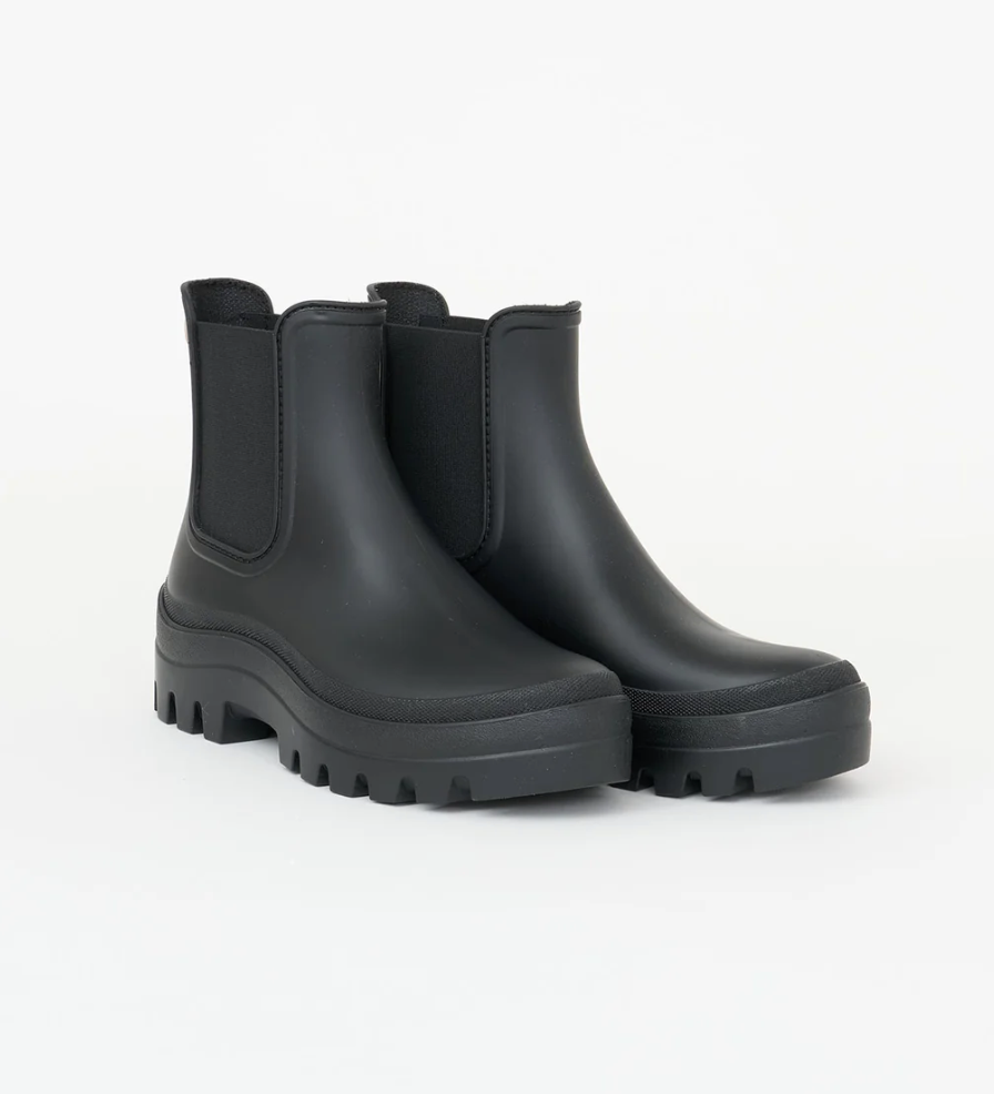 Tanta Prahara Black Boots