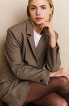 Load image into Gallery viewer, Yasmine Cropped blazer with drawstring hem
