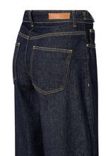 Load image into Gallery viewer, Yasmine Losse fit Denim rolled hem

