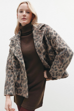 Load image into Gallery viewer, More and More Blurred Leopard Jacket
