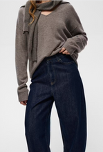 Load image into Gallery viewer, Inwear Harfina Karfina Barrel Jean
