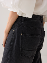 Load image into Gallery viewer, Summum Cocoon Fit Black Cotton Jeans

