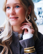 Load image into Gallery viewer, Statement ring with oval stone - mother of pearl
