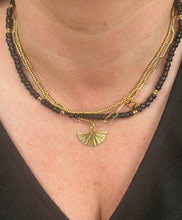 Load image into Gallery viewer, Paperchain Fan Necklace
