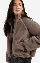 Load image into Gallery viewer, Short teddy jacket with padded sleeves
