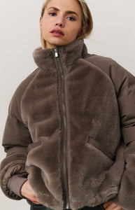 Short teddy jacket with padded sleeves