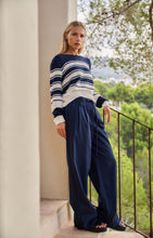 Load image into Gallery viewer, Trousers with pleats, wide legs and drawcord at the waist
